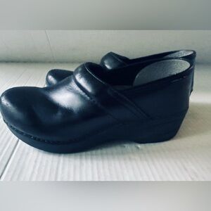 Dansko XP 2.0 Women's Size 36 (US size 5.5-6) Black Leather‎ Clogs Nursing Shoes